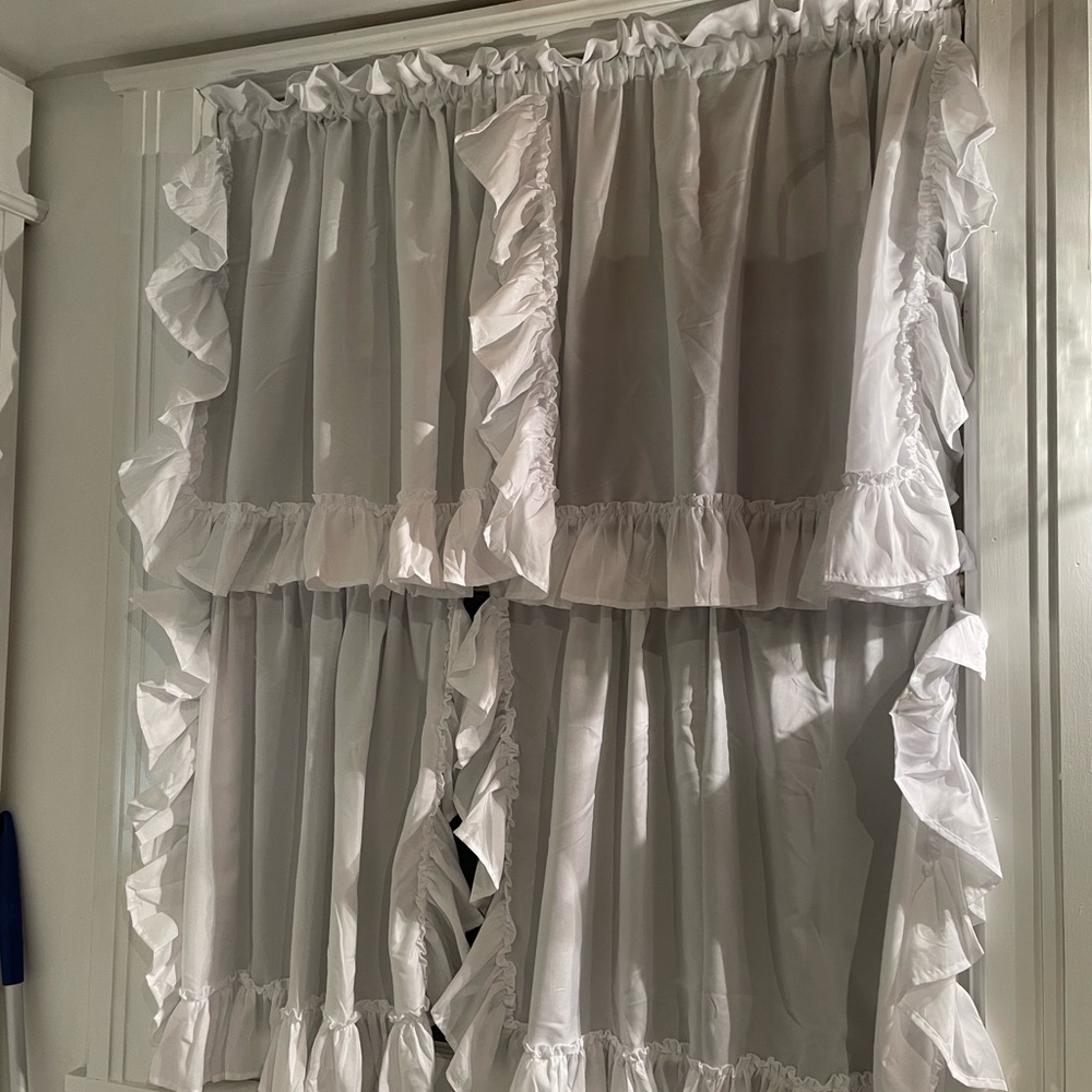 Ruffle curtains white like new